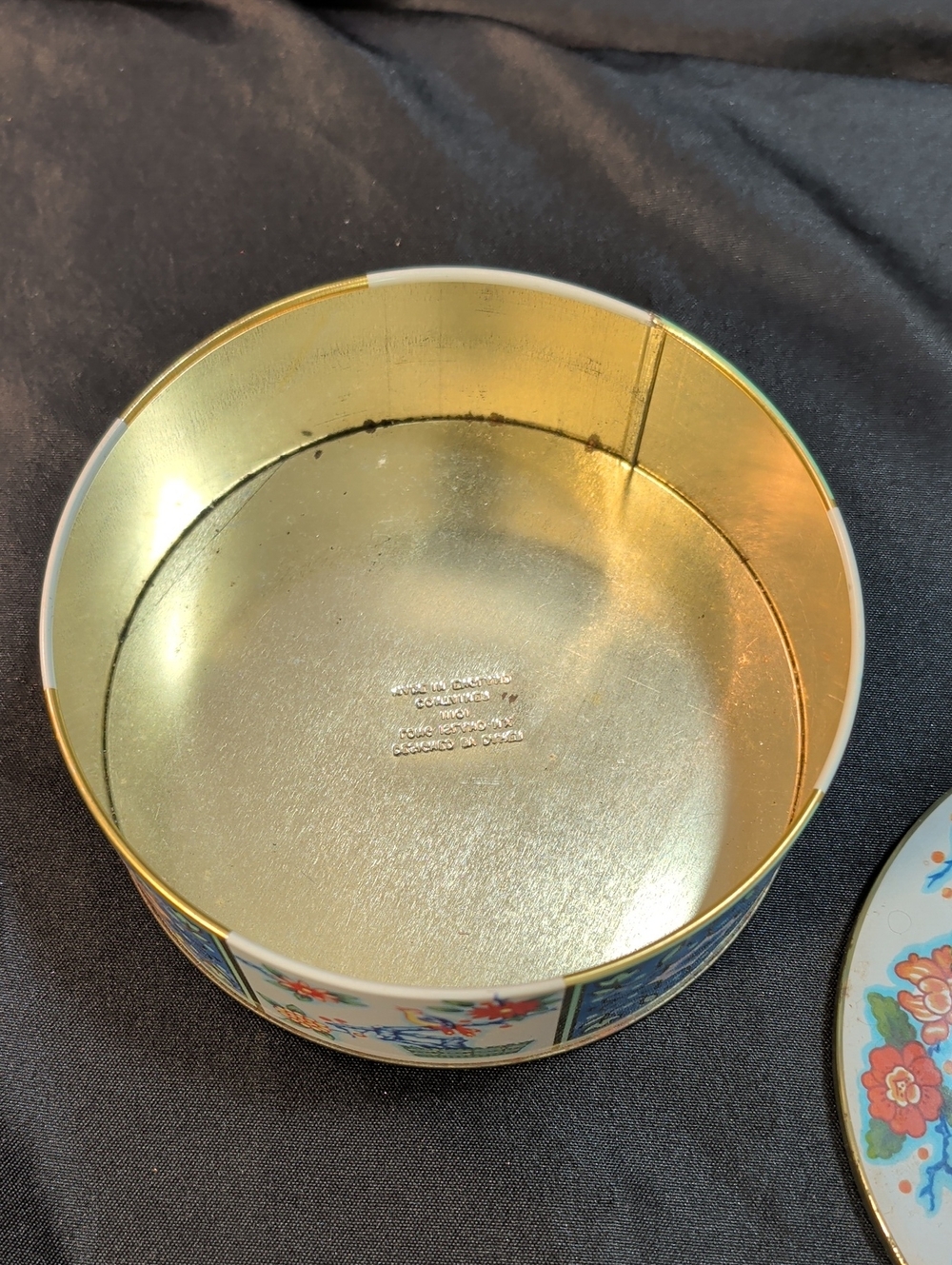 Vintage English Made Decorative Tin Floral Motif By Daher - Picture 3 of 10